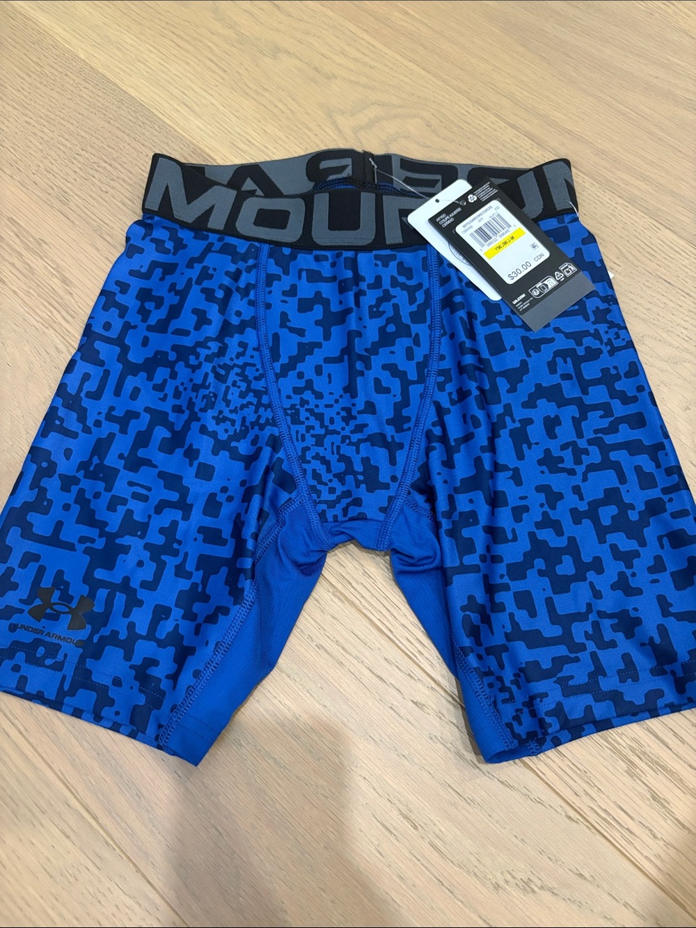 BNWT Boys Under Armour Heat Gear Shorts YM